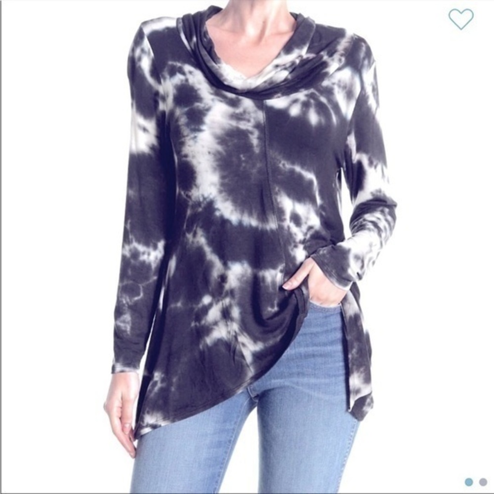 Forgotten Grace top size Small tie dye long sleeve wide collar black white